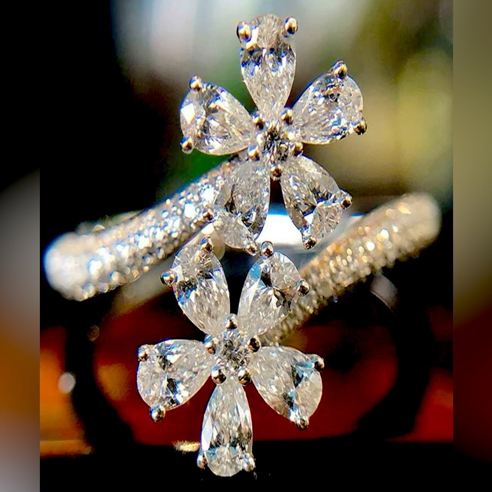 NWOT - Cubic Zirconia Flower Decor Wrap Ring 💍🌸